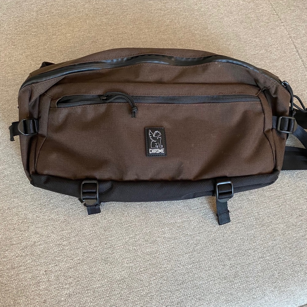 Chrome Kaiser sling messenger bag. Like new.